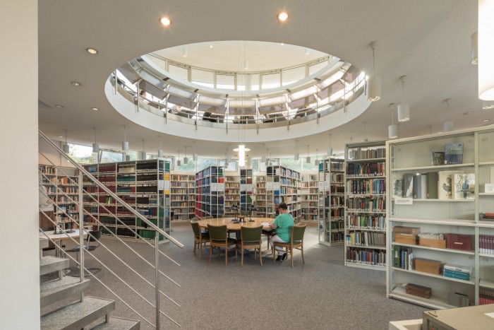 Universit&auml;t Freiburg in Bibliothek / Institute