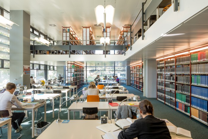 Universit&auml;t Freiburg in Bibliothek / Institute
