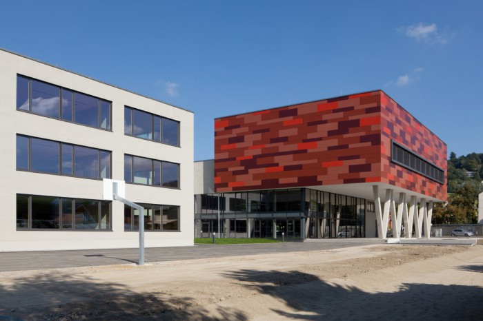 Montessori Schulhaus in Evangelische Landeskirche