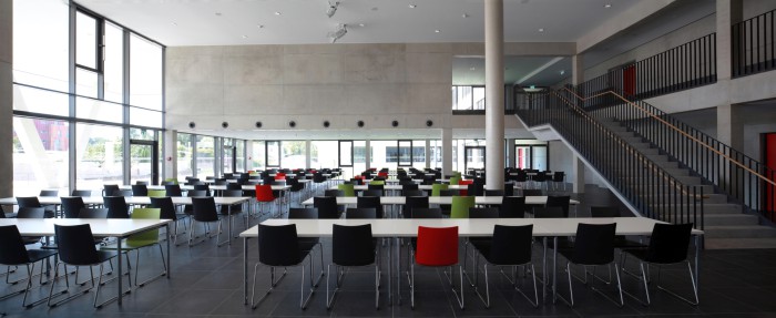 Montessori Schulhaus in Evangelische Landeskirche